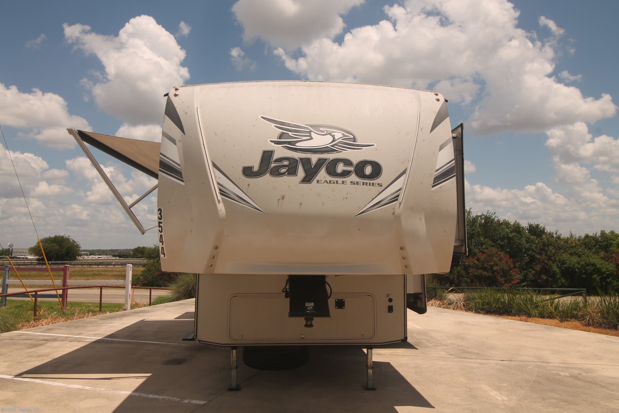 2018 Jayco Eagle HT 29.5BHDS - Used Fifth Wheel For Sale by Seguin RV in Seguin, Texas features TV, Hide-A-Bed, LED HDTV, LP Detector, Detachable