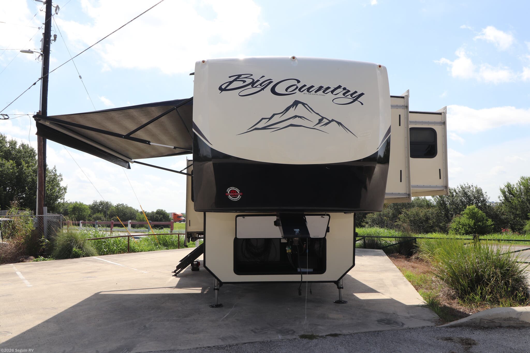 2018 Heartland Big Country 3310QSCK - Used Fifth Wheel For Sale by Seguin RV in Seguin, Texas features Toilet, Leveling Jacks, Inverter, Air Conditioning, Stereo System