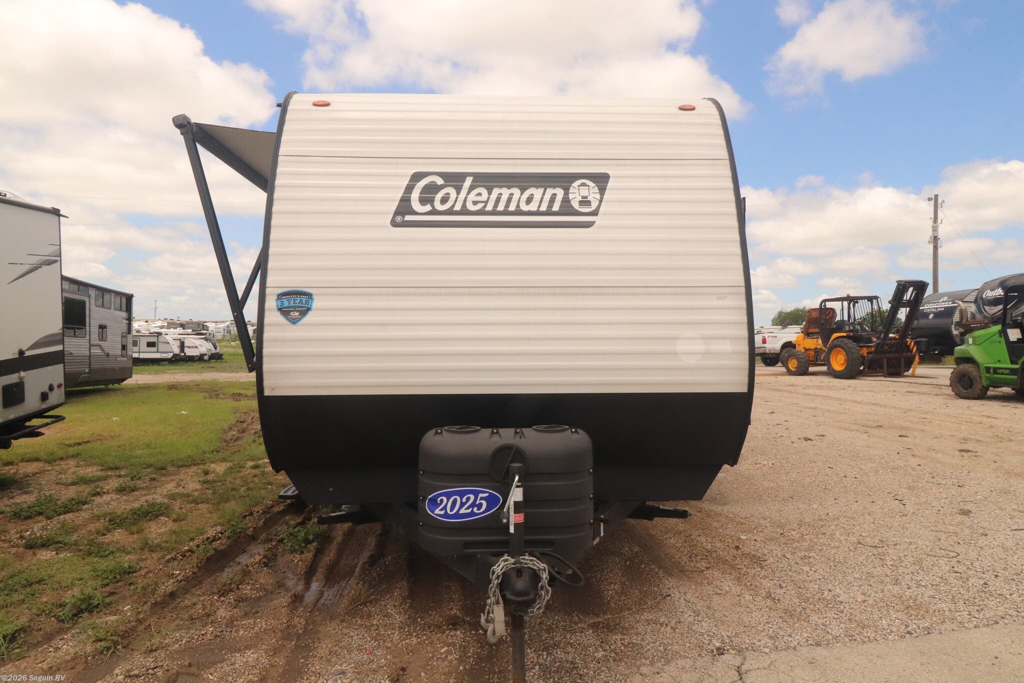 2025 Keystone Coleman 25B - Used Travel Trailer For Sale by Seguin RV in Seguin, Texas features Power Awning, Queen Bed, Backup Camera, Water Heater, Refrigerator