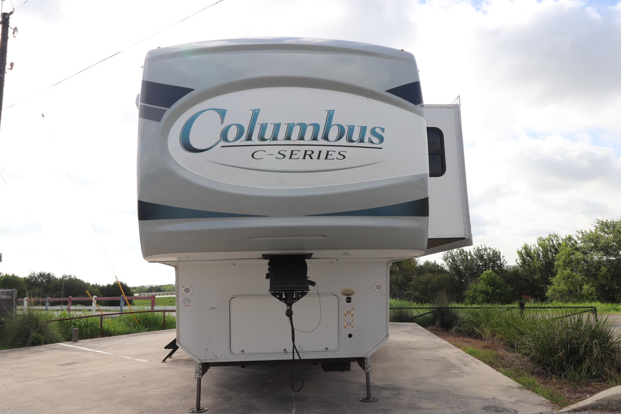 2022 Palomino Columbus C-Series 379MBC - Used Fifth Wheel For Sale by Seguin RV in Seguin, Texas features Oven, Refrigerator, External Shower, Stove Top Burner, Power Awning