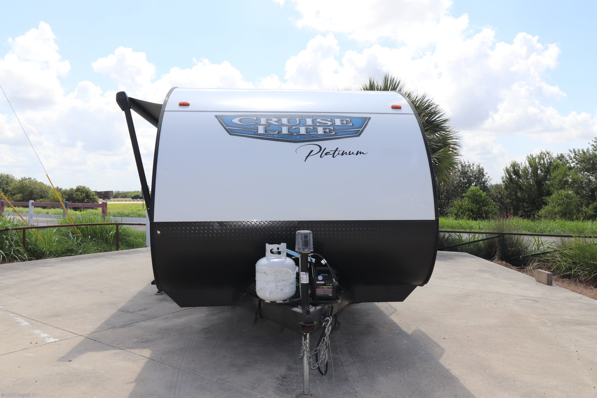 2023 Forest River Salem 261BHXL - Used Travel Trailer For Sale by Seguin RV in Seguin, Texas features Toilet, TV Antenna, Air Conditioning, Power Awning, LP Detector