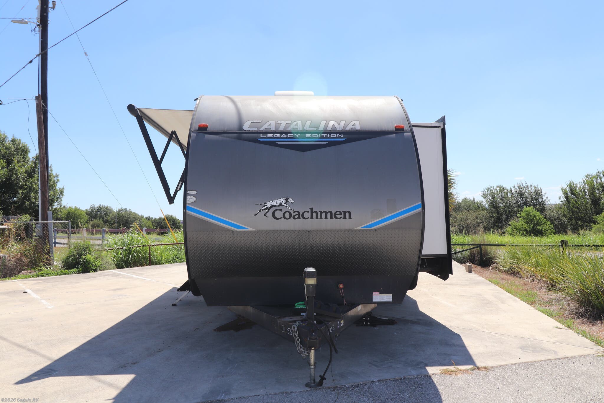 2021 Coachmen Catalina Legacy Edition 343BHTSLE - Used Travel Trailer For Sale by Seguin RV in Seguin, Texas features Furnace, Skylight, Oven, Booth Dinette, Shower