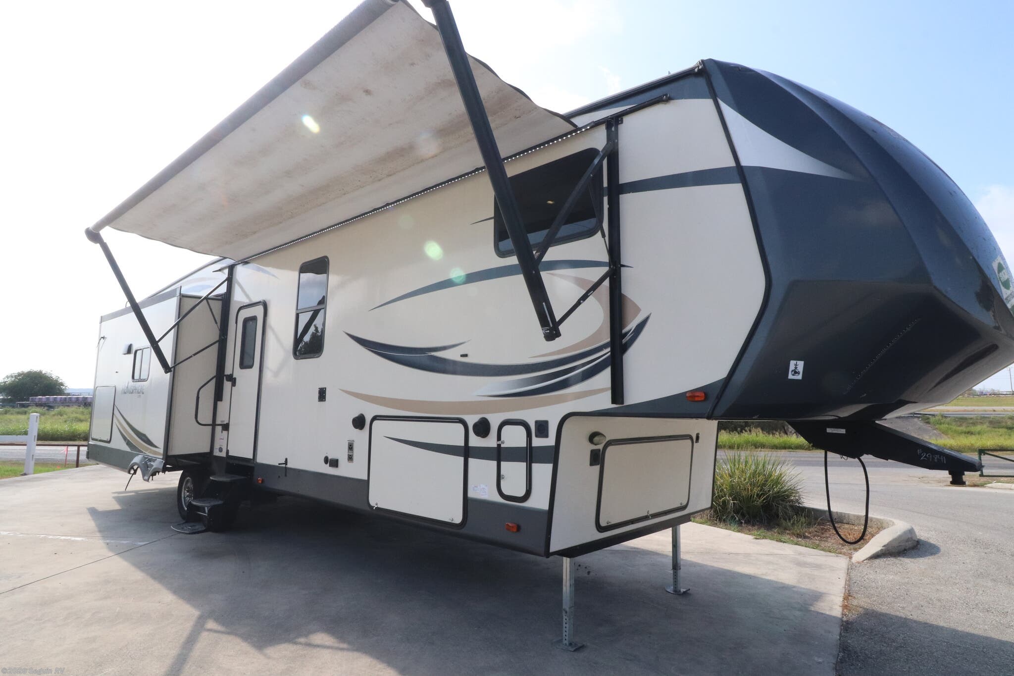 2017 Salem Hemisphere Lite 368RLBHK by Forest River from Seguin RV in Seguin, Texas