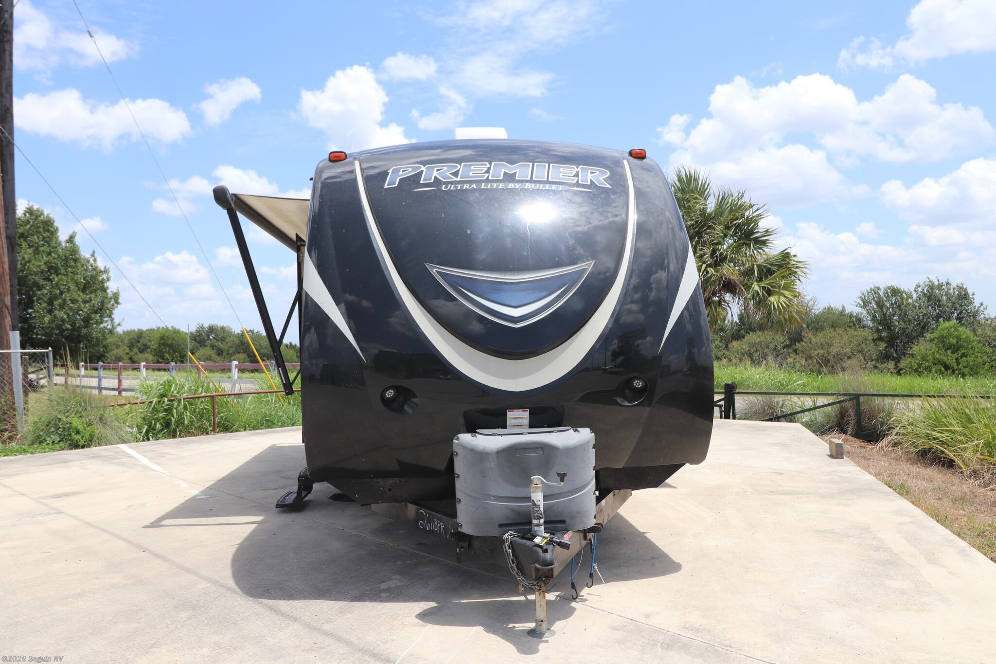 2016 Keystone Bullet Premier 26RBPR - Used Travel Trailer For Sale by Seguin RV in Seguin, Texas features Enclosed Underbelly, Oven, Propane, Dinette, Slideout