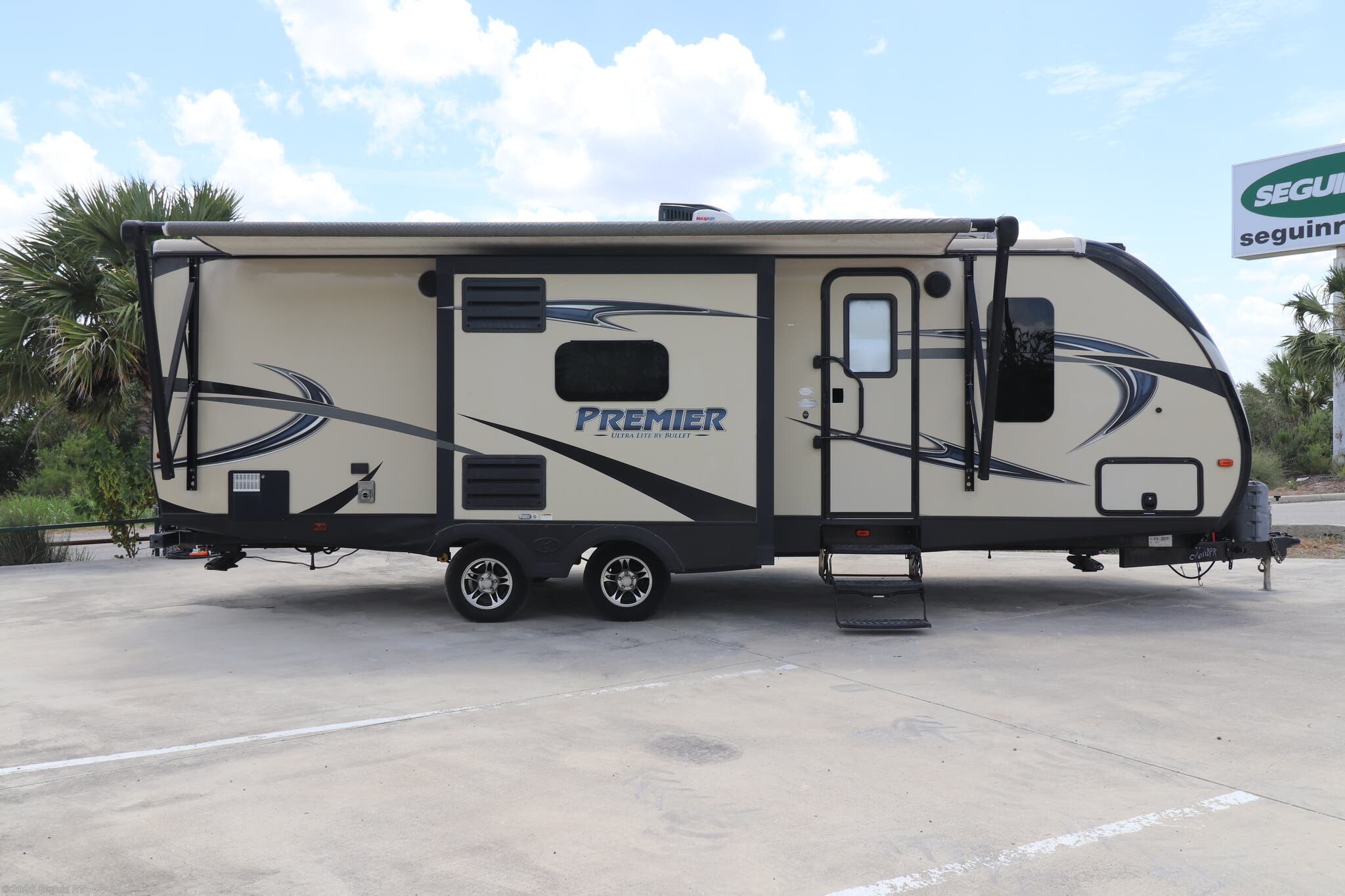 Used 2016 Keystone Bullet Premier 26RBPR available in Seguin, Texas