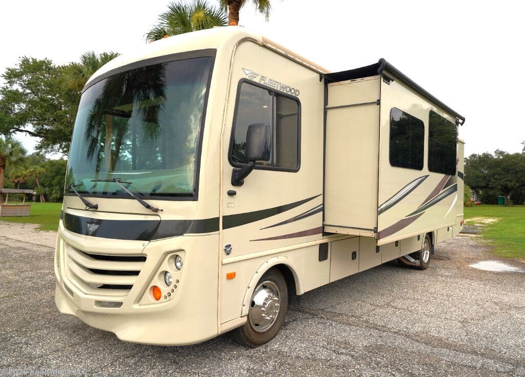 Used 2017 Fleetwood Flair available in Gibsonton, Florida