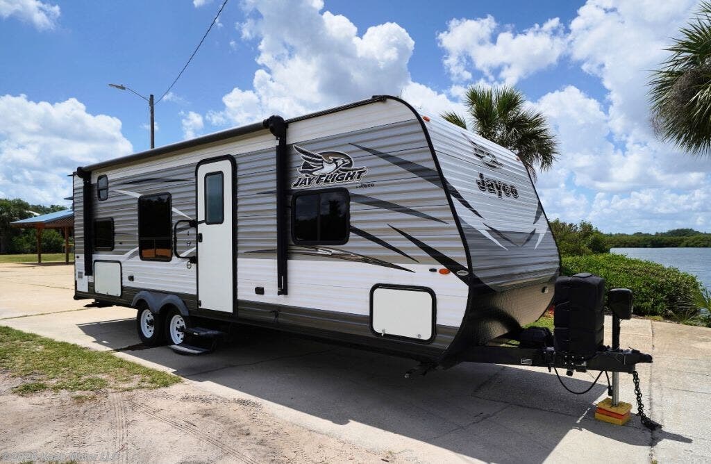 2018 Jayco Jayflight - Used Travel Trailer For Sale by Kaab Motor LLC in Gibsonton, Florida