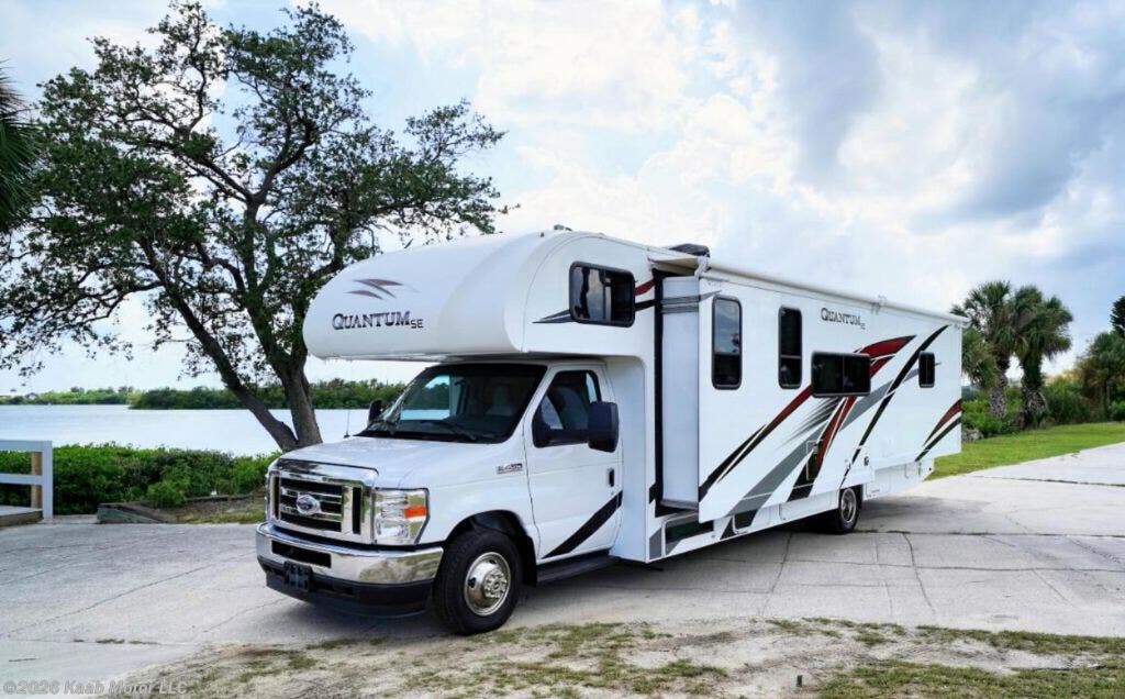 2023 Thor Quantum SE - Used Class C For Sale by Kaab Motor LLC in Gibsonton, Florida