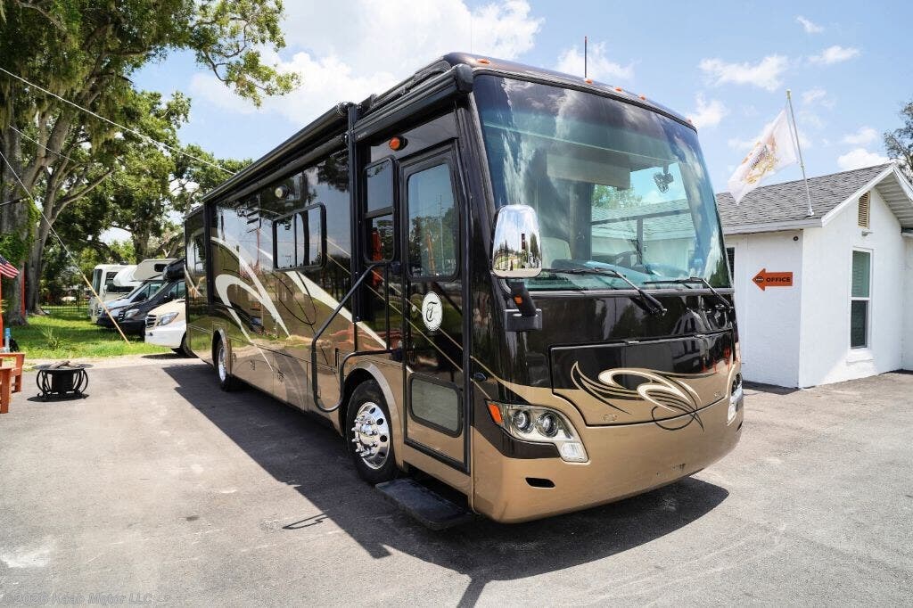 2012 Tiffin Breeze 32BR - Used Diesel Pusher For Sale by Kaab Motor LLC in Gibsonton, Florida