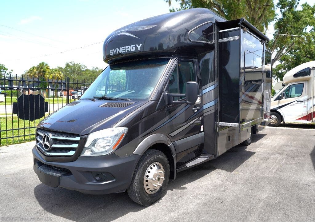 2017 Thor Synergy 24SP - Used Class C For Sale by Kaab Motor LLC in Gibsonton, Florida