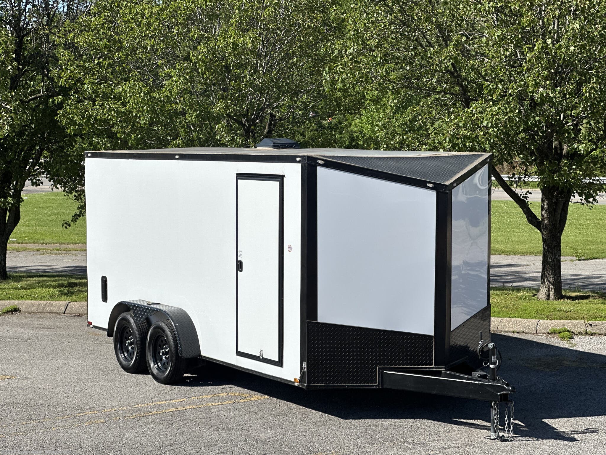 2022 Spartan 7x16 300 Series