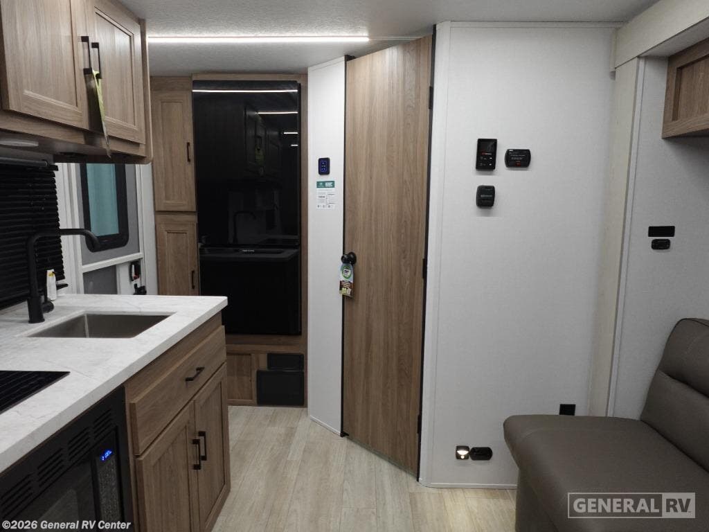 2026 Coachmen Freedom EXPRS 19SE - New Travel Trailer For Sale by General RV Center in South Weber, Utah