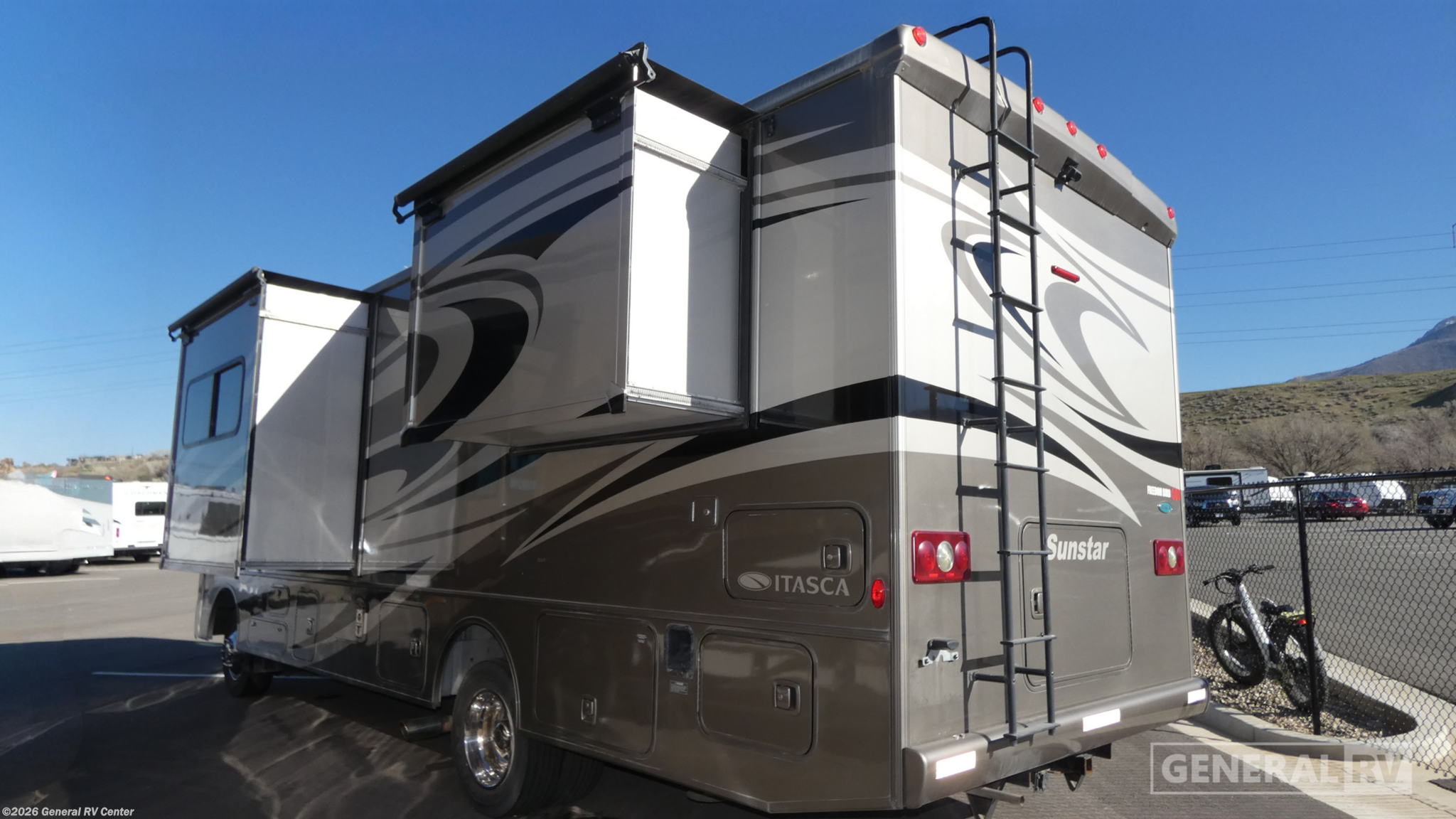 2014 Sunstar 27N by Winnebago from General RV Center in South Weber, Utah