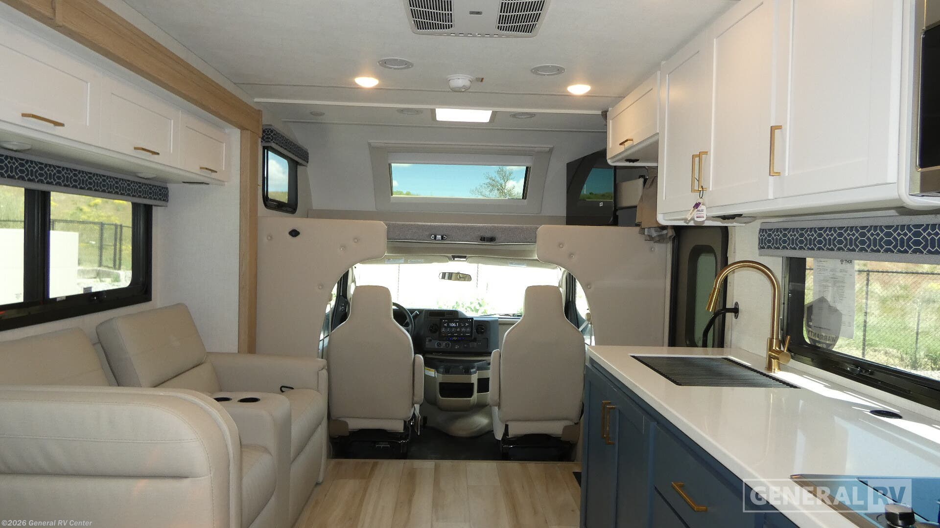 New 2026 Thor Motor Coach Quantum HS31 available in South Weber, Utah