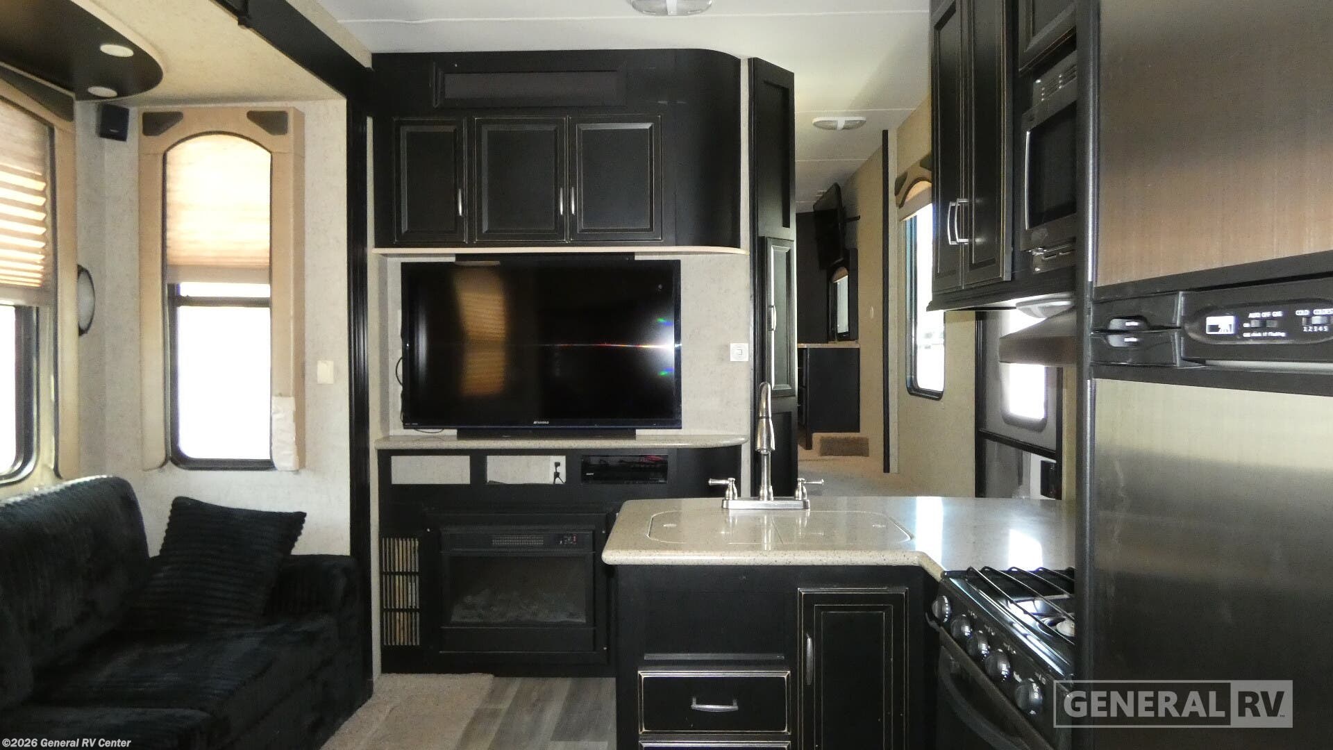 Used 2014 Heartland Road Warrior 305 available in South Weber, Utah