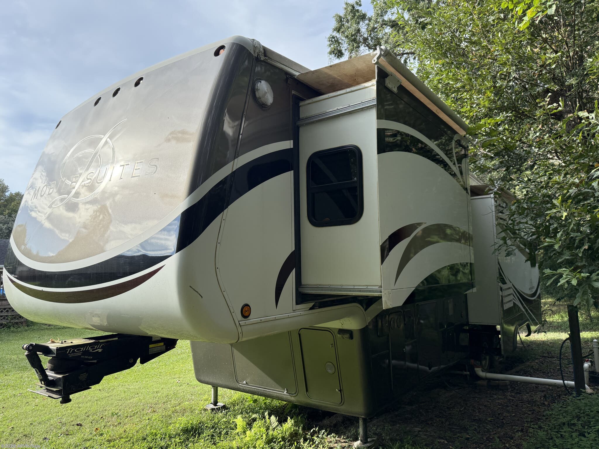 2012 DRV Mobile Suites 36RE3 - Used Fifth Wheel For Sale by ARVforSale in Summerville, South Carolina