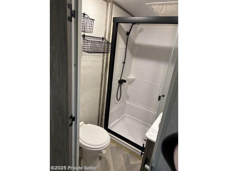 Used 2021 Forest River Wildwood Heritage Glen 370bl available in Georgetown, Texas