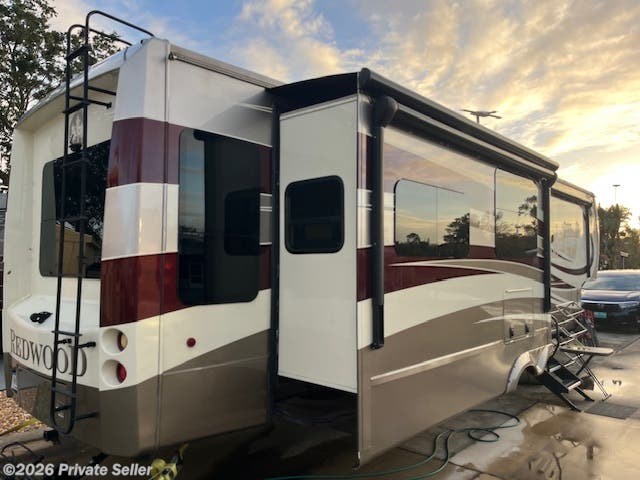 2016 Redwood 39MB by Redwood RV from For Sale By Owner in Lake Placid, Florida