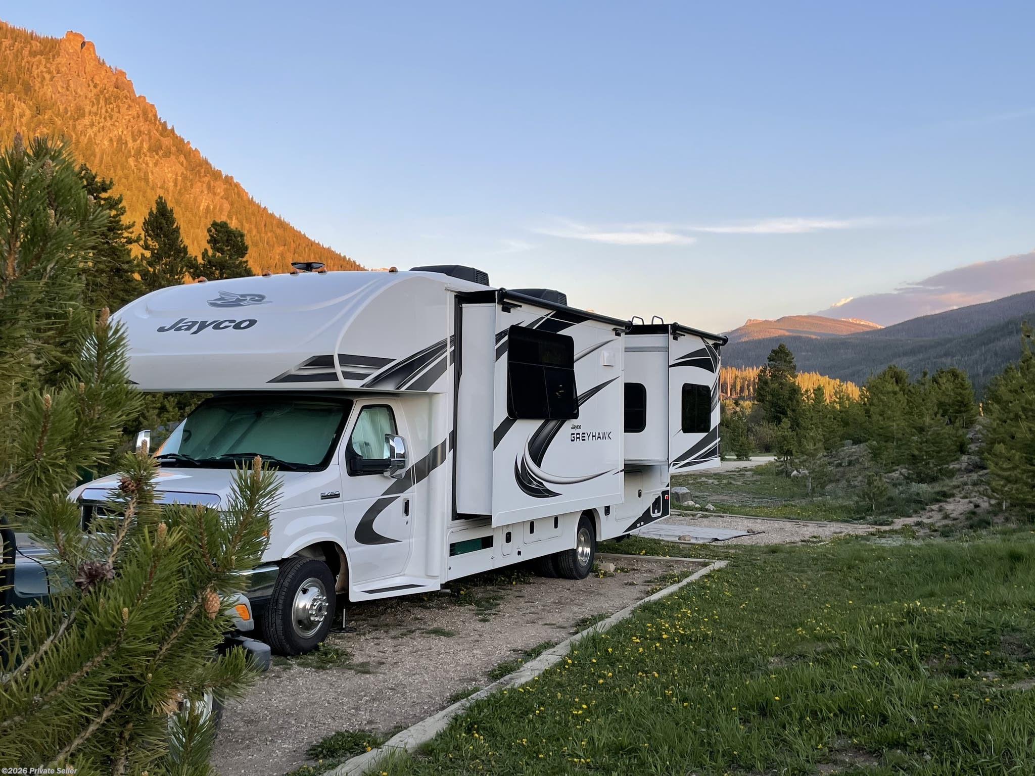 2020 Jayco Greyhawk 27U - Used Class C For Sale by For Sale By Owner in Denver, Colorado features Smoke Detector, King Size Bed, Booth Dinette, Medicine Cabinet, Slideout