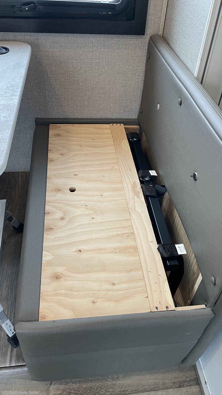 Storage under right dining bench seat