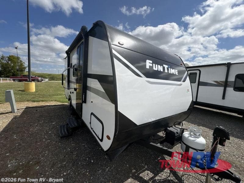 2026 CrossRoads Fun Time 18BH - New Travel Trailer For Sale by Fun Town RV - Bryant in Bryant, Arkansas