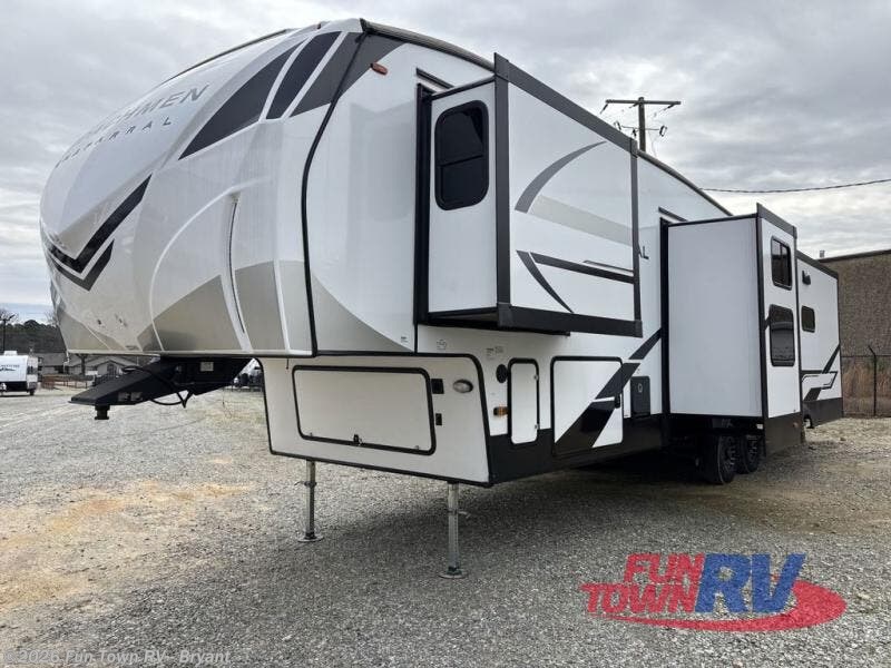 2025 Coachmen Chaparral 360IBL - Used Fifth Wheel For Sale by Fun Town RV - Bryant in Bryant, Arkansas