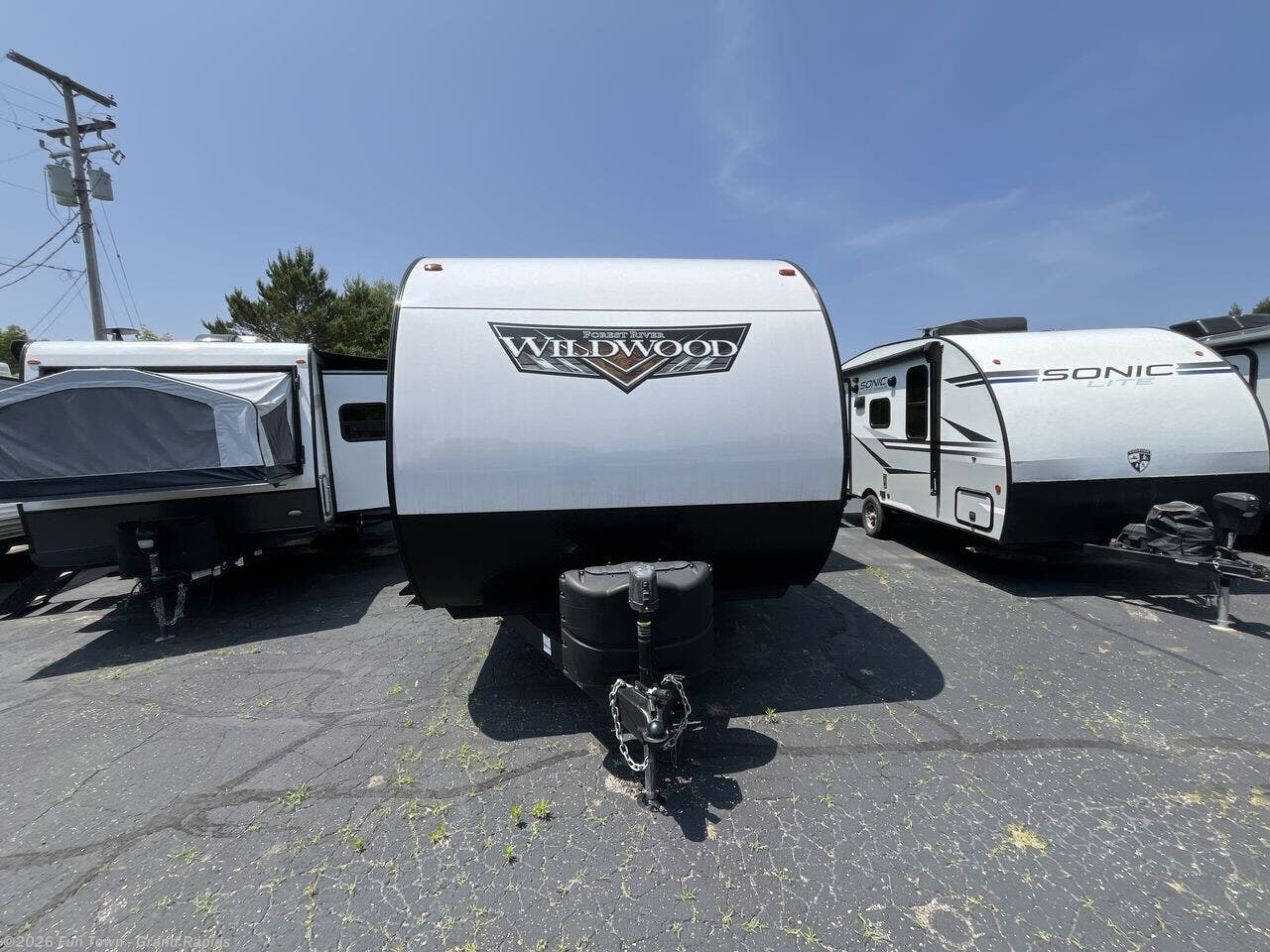 2024 Forest River Wildwood 28DBUD - Used Travel Trailer For Sale by Fun Town - Grand Rapids in Rockford, Michigan