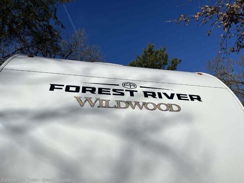2025 Forest River Wildwood 32VERANDA - New Travel Trailer For Sale by Fun Town - Grand Rapids in Rockford, Michigan