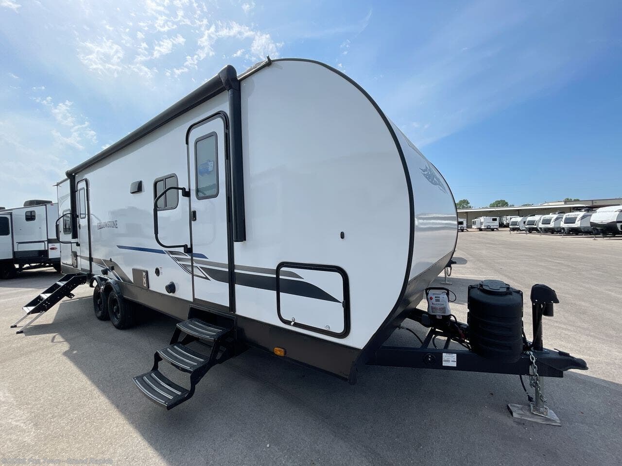 2025 Gulf Stream Yellowstone Ranch Edition 27BHS - New Travel Trailer For Sale by Fun Town - Grand Rapids in Rockford, Michigan