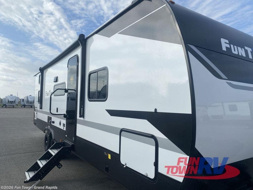 2026 CrossRoads Fun Time 27BH - New Travel Trailer For Sale by Fun Town - Grand Rapids in Rockford, Michigan