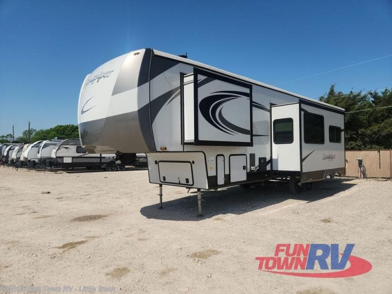 2023 Forest River Sandpiper 3440BH - Used Fifth Wheel For Sale by Fun Town RV - Little Rock in Little Rock, Arkansas