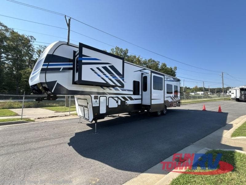2022 Keystone Fuzion 379 - Used Fifth Wheel For Sale by Fun Town RV - Little Rock in Little Rock, Arkansas