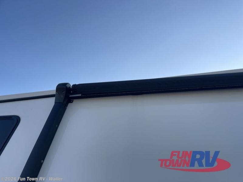 2023 Forest River Cardinal Red 28BH - Used Fifth Wheel For Sale by Fun Town RV - Waller in Waller, Texas