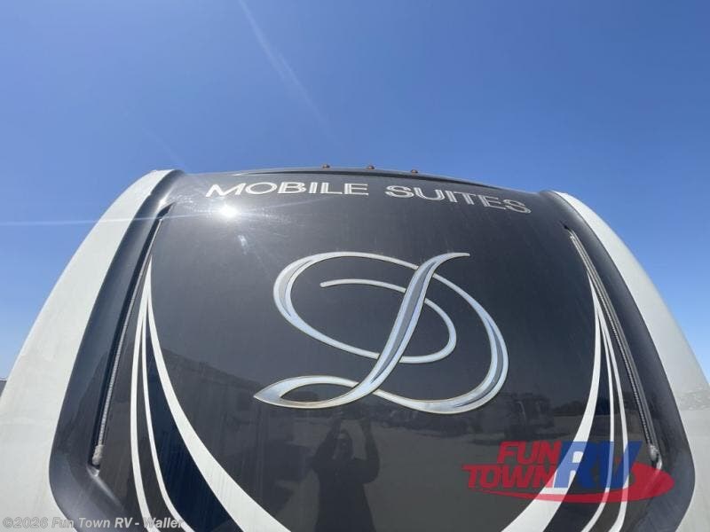 2021 DRV Mobile Suites 41 FKMB - Used Fifth Wheel For Sale by Fun Town RV - Waller in Waller, Texas