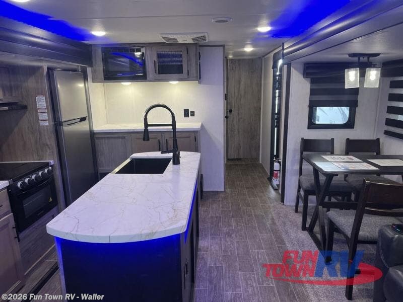 2022 Forest River Cherokee Alpha Wolf 26RL-L - Used Travel Trailer For Sale by Fun Town RV - Waller in Waller, Texas