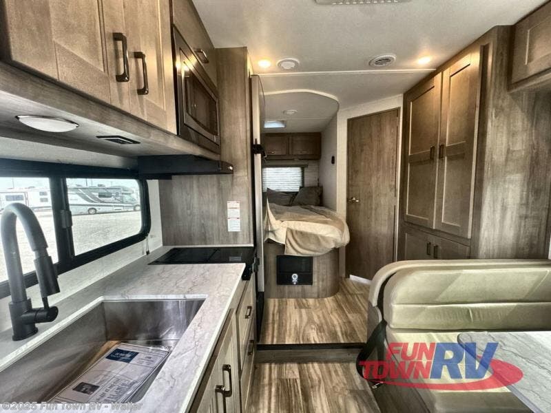 2026 Gulf Stream Yellowstone Y6237LE - New Class C For Sale by Fun Town RV - Waller in Waller, Texas