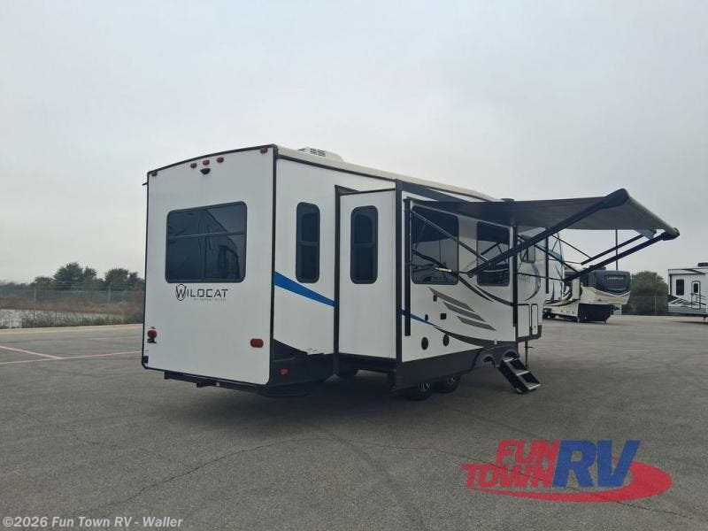 2022 Forest River Wildcat 333RLBS - Used Fifth Wheel For Sale by Fun Town RV - Waller in Waller, Texas