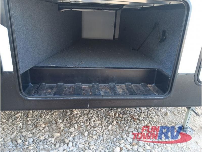 2024 Chaparral 373MBRB by Coachmen from Fun Town RV - Waller in Waller, Texas