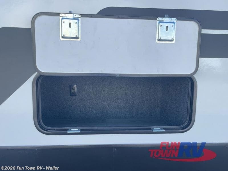 2024 East to West Blackthorn 3800MB - Used Fifth Wheel For Sale by Fun Town RV - Waller in Waller, Texas