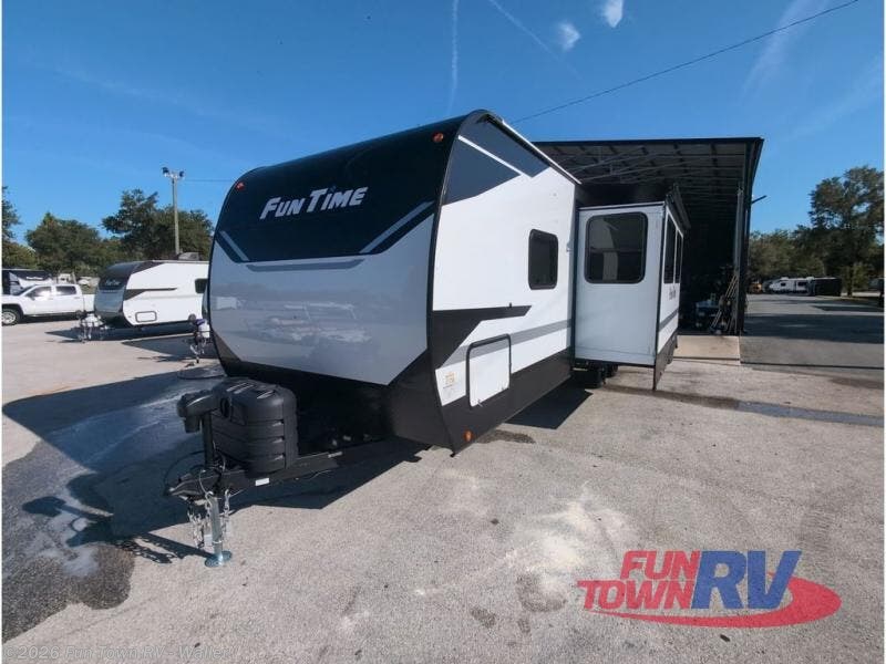 2026 CrossRoads Fun Time 28QB - New Travel Trailer For Sale by Fun Town RV - Waller in Waller, Texas