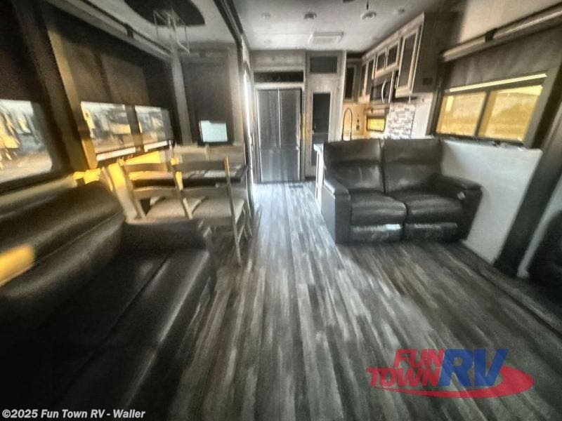 2022 Keystone Alpine 3910RK - Used Fifth Wheel For Sale by Fun Town RV - Waller in Waller, Texas