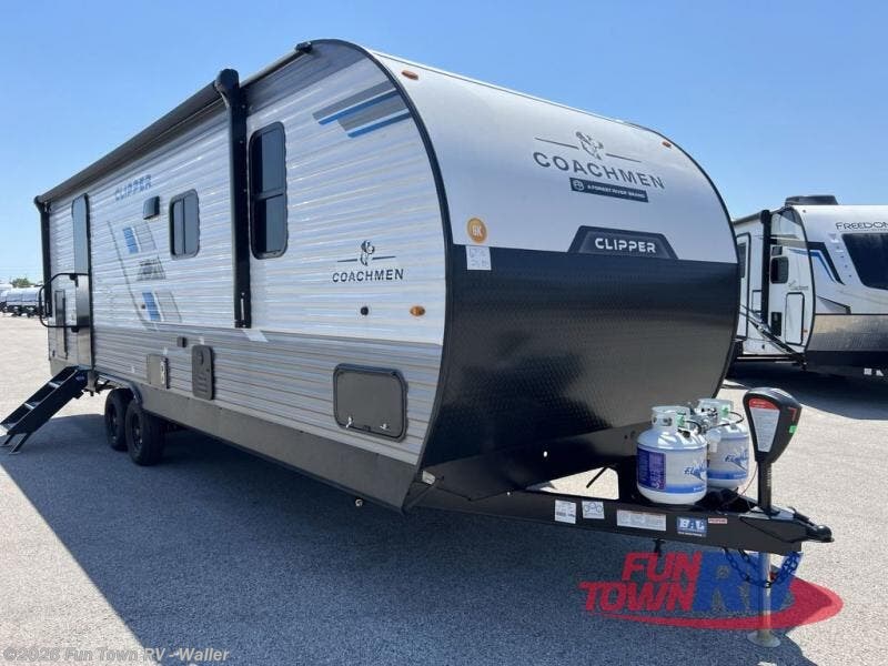 2025 Coachmen Clipper 6K Series 25RB - Used Travel Trailer For Sale by Fun Town RV - Waller in Waller, Texas