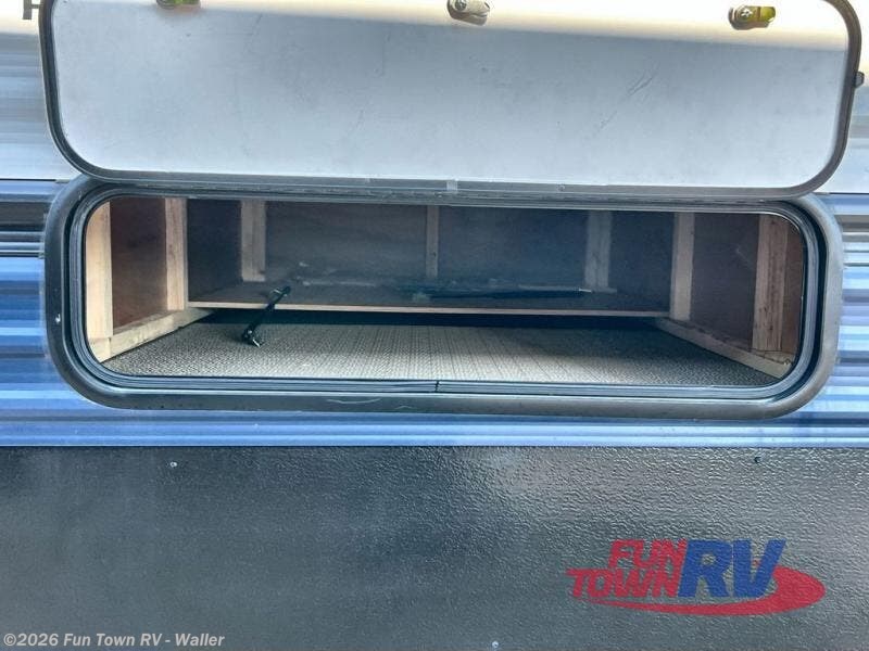 2024 Palomino Puma 32BHQS - Used Travel Trailer For Sale by Fun Town RV - Waller in Waller, Texas