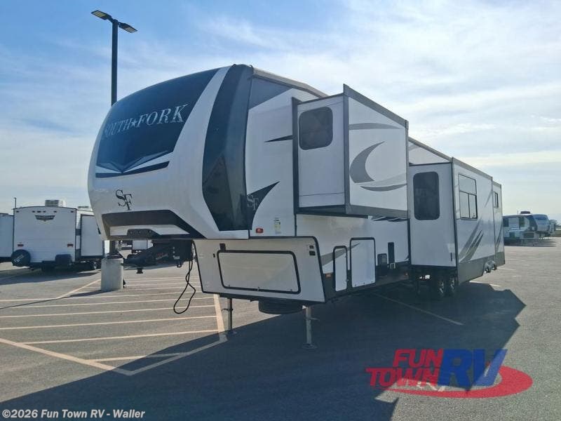 2023 Cruiser RV South Fork 3850BH - Used Fifth Wheel For Sale by Fun Town RV - Waller in Waller, Texas