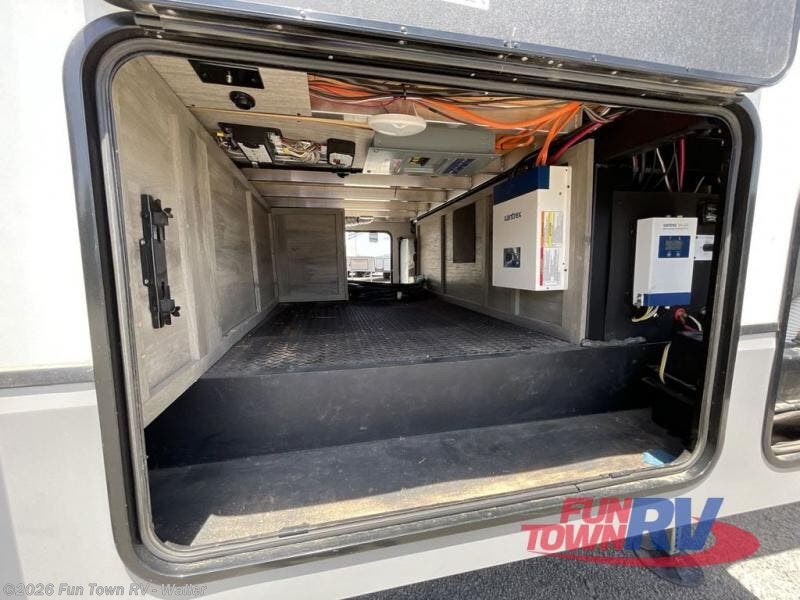 2023 K-Z Venom V-Series V3313TK - Used Fifth Wheel For Sale by Fun Town RV - Waller in Waller, Texas