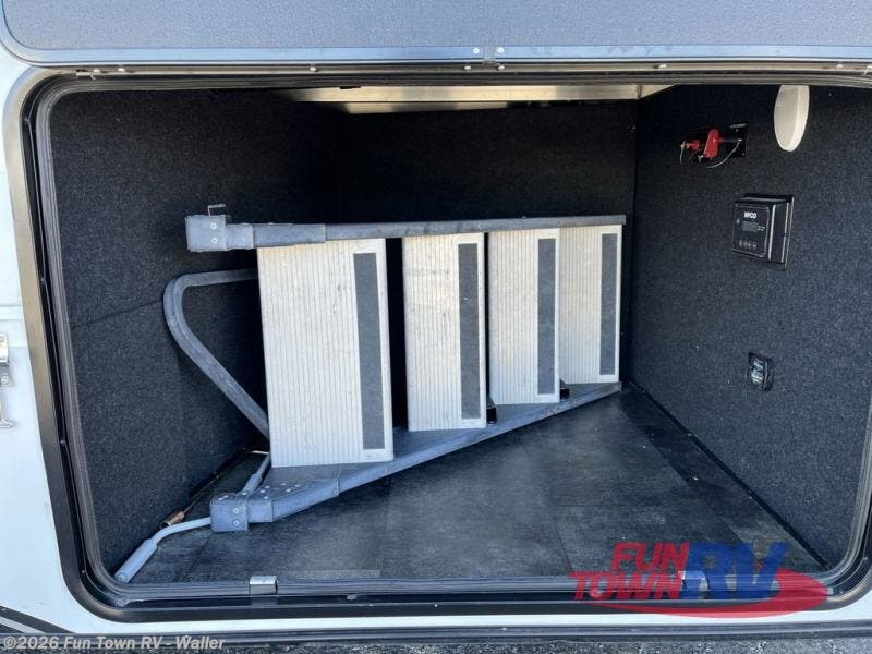 2023 Grand Design Momentum 399TH - Used Fifth Wheel For Sale by Fun Town RV - Waller in Waller, Texas