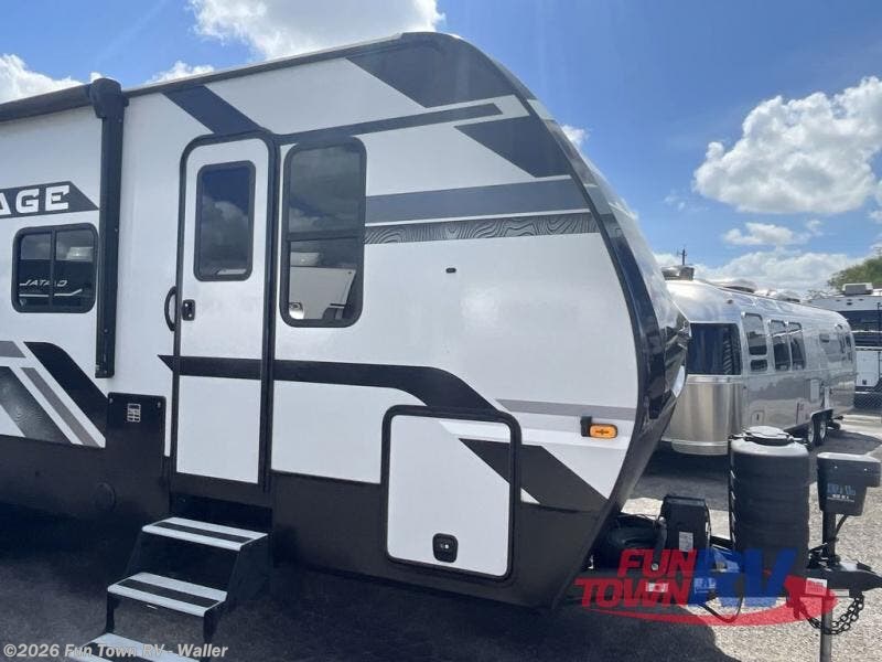 2024 Winnebago Voyage V2831RB - Used Travel Trailer For Sale by Fun Town RV - Waller in Waller, Texas
