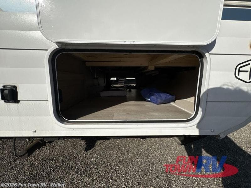 2025 Forest River Salem Cruise Lite 25ICE - Used Travel Trailer For Sale by Fun Town RV - Waller in Waller, Texas