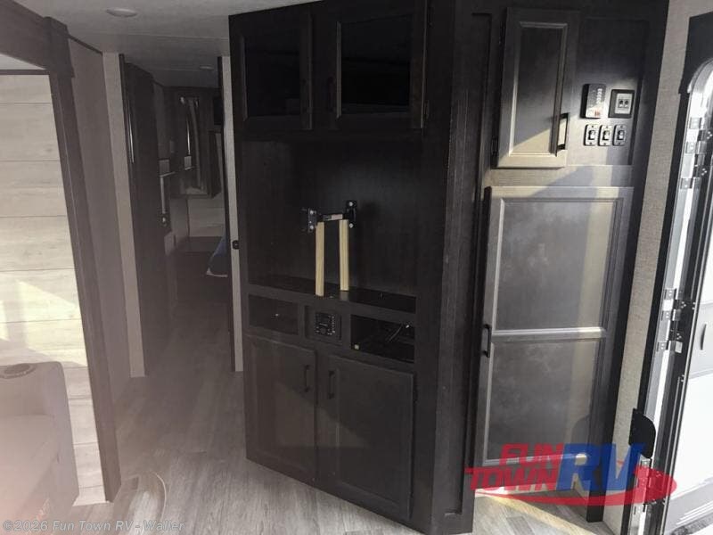 2023 Jayco Jay Flight 331BTS - Used Travel Trailer For Sale by Fun Town RV - Waller in Waller, Texas