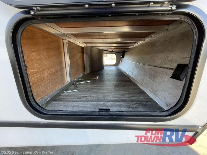2023 CrossRoads Sunset Trail SS309RK - Used Travel Trailer For Sale by Fun Town RV - Waller in Waller, Texas